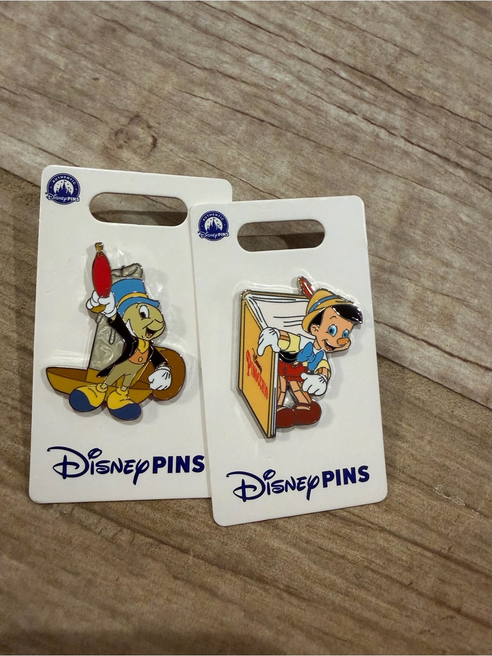 Disney pins Pinocchio and cricket set